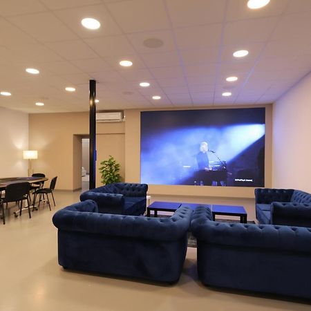 Loft 250M2 Avec Ecran Led Geant De 10M2 Aparthotel Marseille Eksteriør bilde