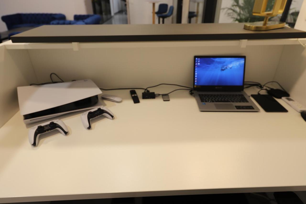 Loft 250M2 Avec Ecran Led Geant De 10M2 Aparthotel Marseille Eksteriør bilde