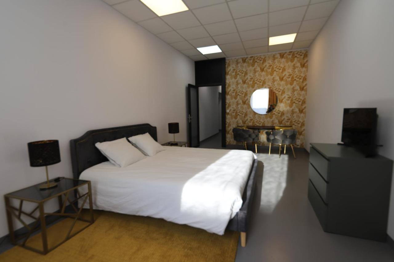 Loft 250M2 Avec Ecran Led Geant De 10M2 Aparthotel Marseille Eksteriør bilde